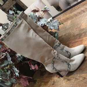 Beige with faux snakeskin trim‎ Sz 8 1/2